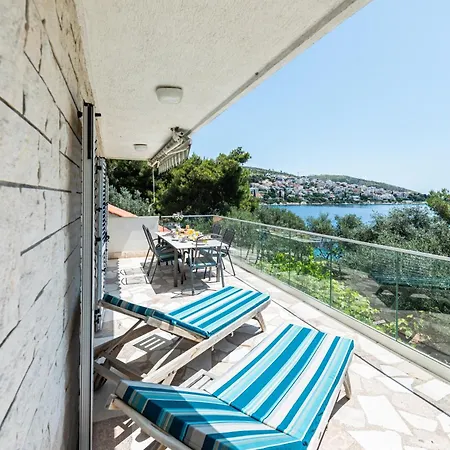 Holiday home Tolles Haus In Okrug Gornji Mit Eigenem Balkon