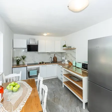 Tolles Haus In Okrug Gornji Mit Eigenem Balkon * Trogir