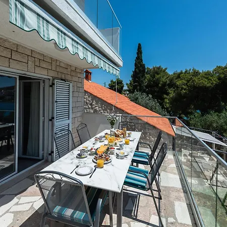 Tolles Haus In Okrug Gornji Mit Eigenem Balkon Holiday home
