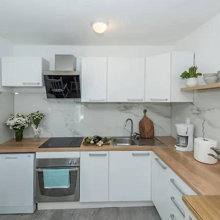 Holiday home Tolles Haus In Okrug Gornji Mit Eigenem Balkon Trogir