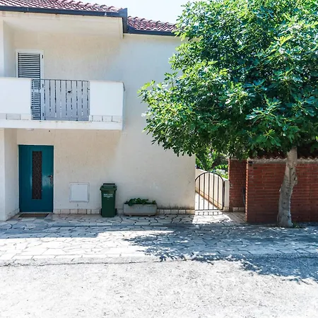 Holiday home Tolles Haus In Okrug Gornji Mit Eigenem Balkon Trogir