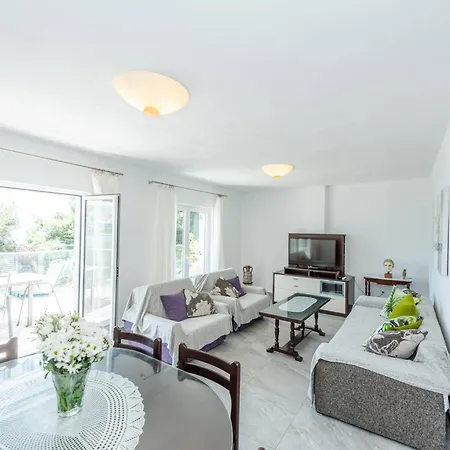 Tolles Haus In Okrug Gornji Mit Eigenem Balkon Holiday home *