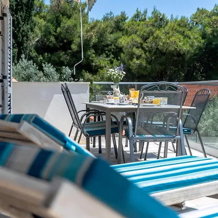 Tolles Haus In Okrug Gornji Mit Eigenem Balkon Holiday home Trogir